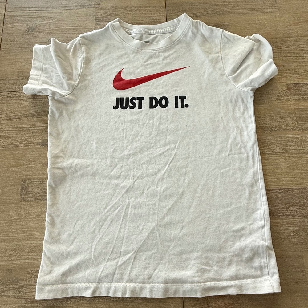 Boys Youth Nike White T-Shirt Size L